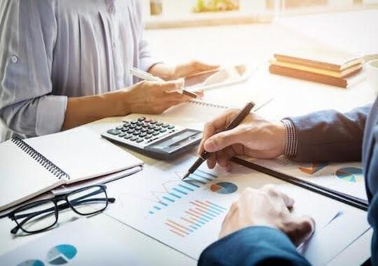 Simplifying Business Success: The Importance of Professional Accounting Services in Dubai