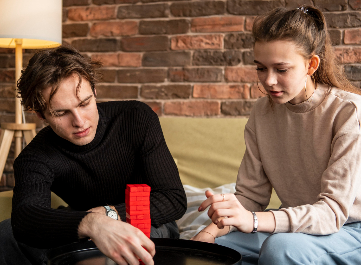 Controlling Behavior in Relationships: Red Flags You Should Not Ignore